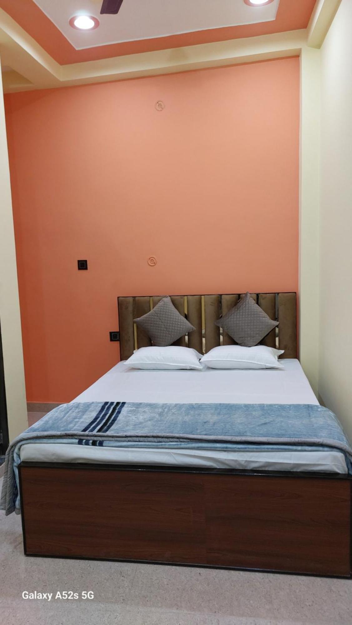 Narayani Paying Guest House Варанаси Экстерьер фото