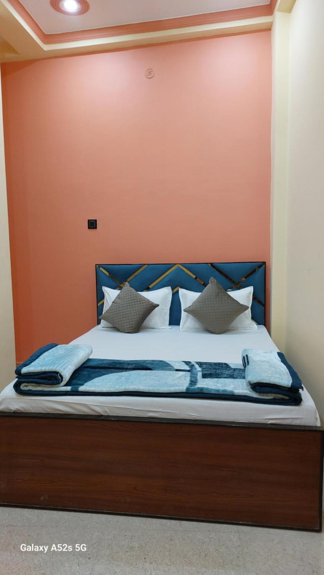 Narayani Paying Guest House Варанаси Экстерьер фото