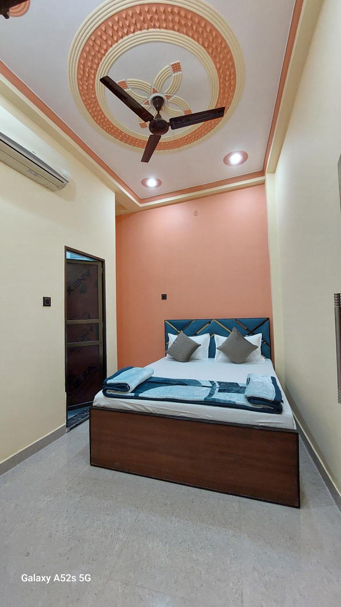 Narayani Paying Guest House Варанаси Экстерьер фото